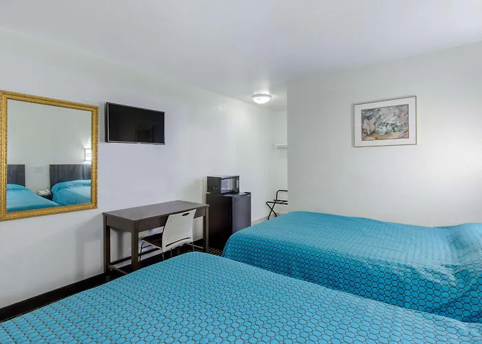 Rodeway Salem Route 52 Inn 3*