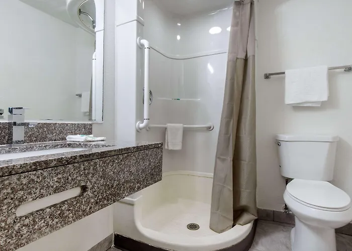 Rodeway Salem Route 52 Inn 3*