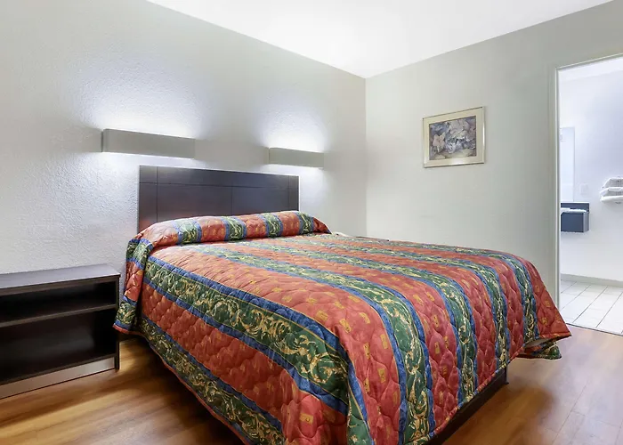 Rodeway Salem Route 52 Inn