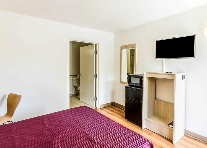 Rodeway Salem Route 52 Inn Winston-Salem