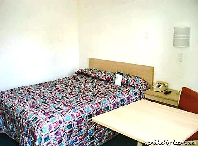 Rodeway Salem Route 52 Inn