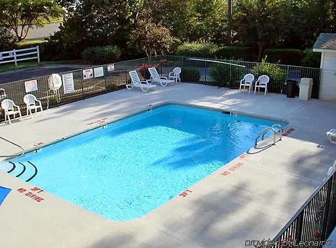 Rodeway Salem Route 52 Inn 3*