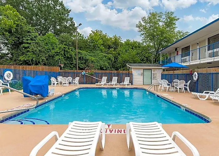 Rodeway Salem Route 52 Inn