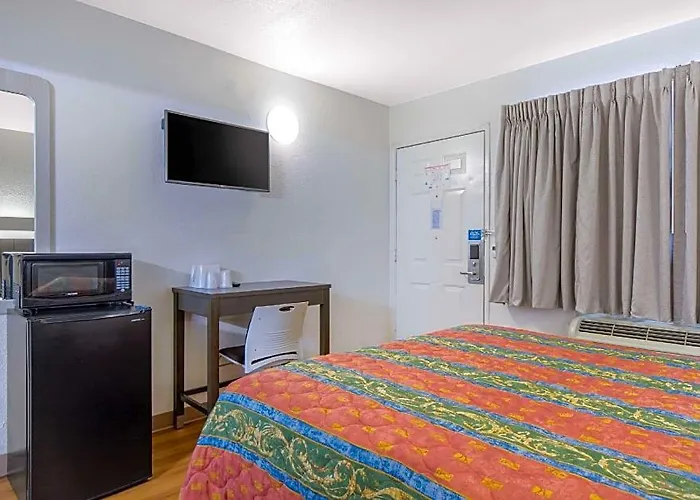 Rodeway Salem Route 52 Inn