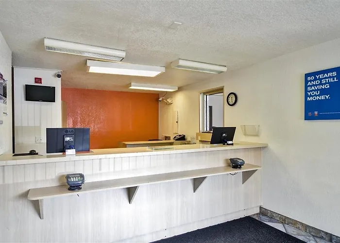 Rodeway Salem Route 52 Inn 3*